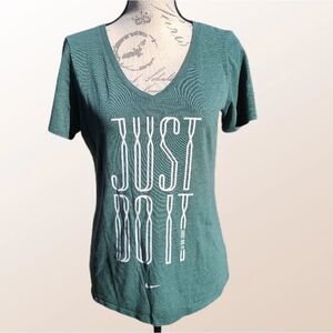 Nike -303 Just Do It Tee green‎ - Medium